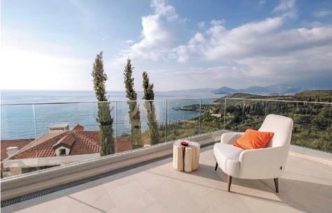 Luxury Villa *