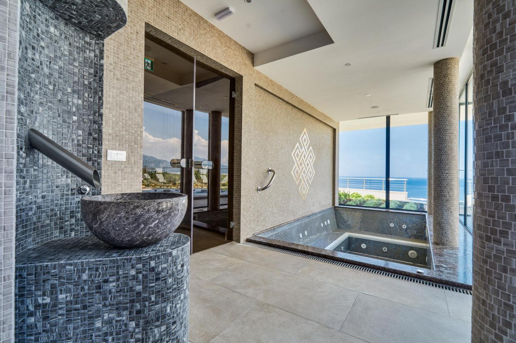 Luxury Villa *